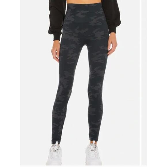 Spanx Camo Leggings Women Large Compression Gray Stretch Cropped - Picture 3 of 7